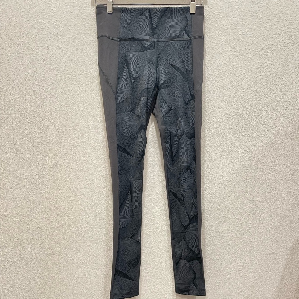NWT! UNDER ARMOUR Gray Full Length Leggings! - Picture 2 of 6